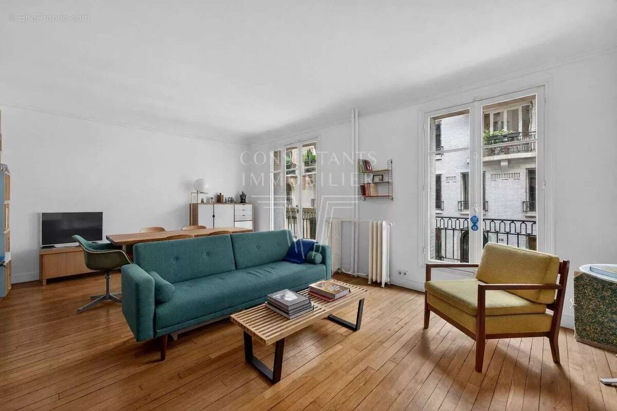 Appartement à PARIS-16E