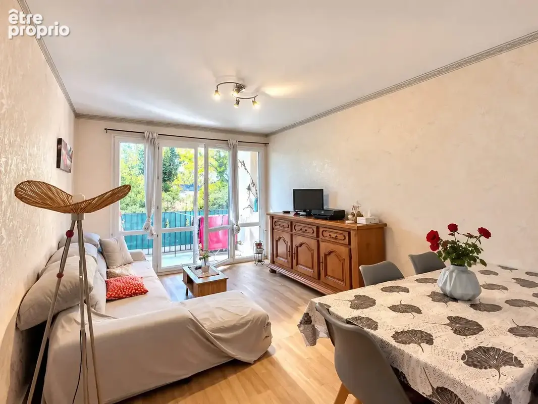 Appartement à SAINT-JEAN-DE-BRAYE