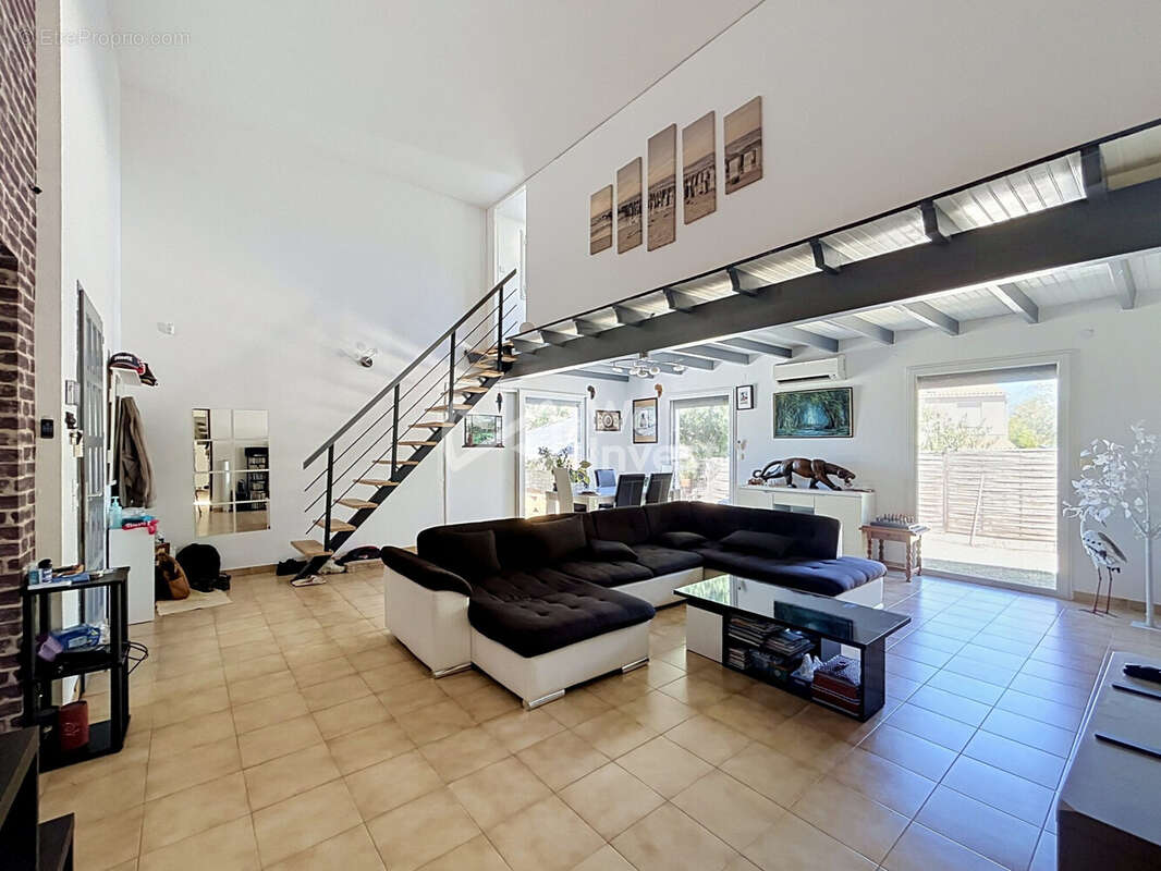 Maison 130 m² à Saint-Aunes  - photo 5