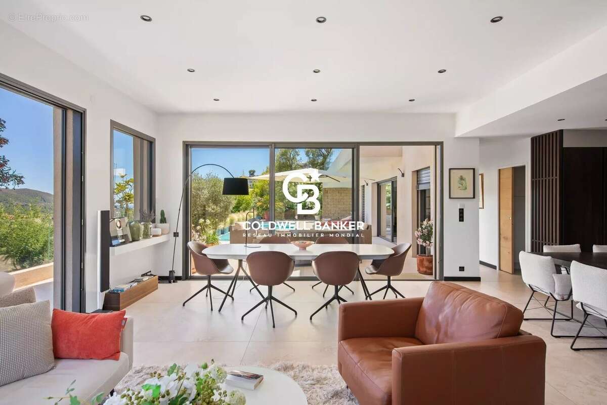 Villa contemporaine vue mer, Golf de Valcros - 83250 La Londe-les-Maures - photo 2