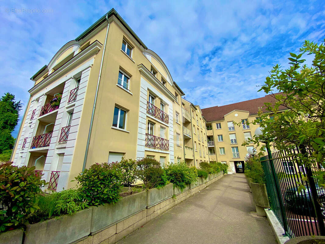 Appartement à BRIE-COMTE-ROBERT