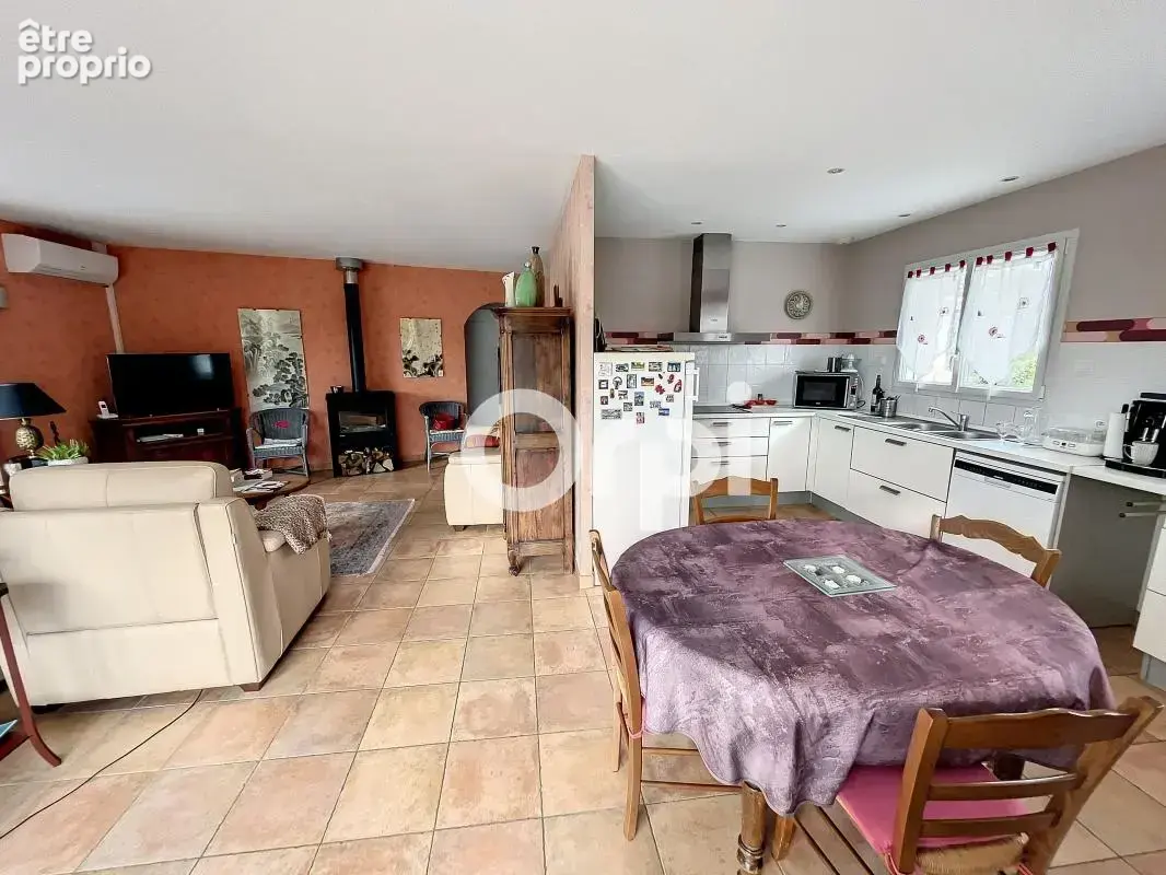 Maison À Vendre sur les hauteurs de Larche ! - photo 8