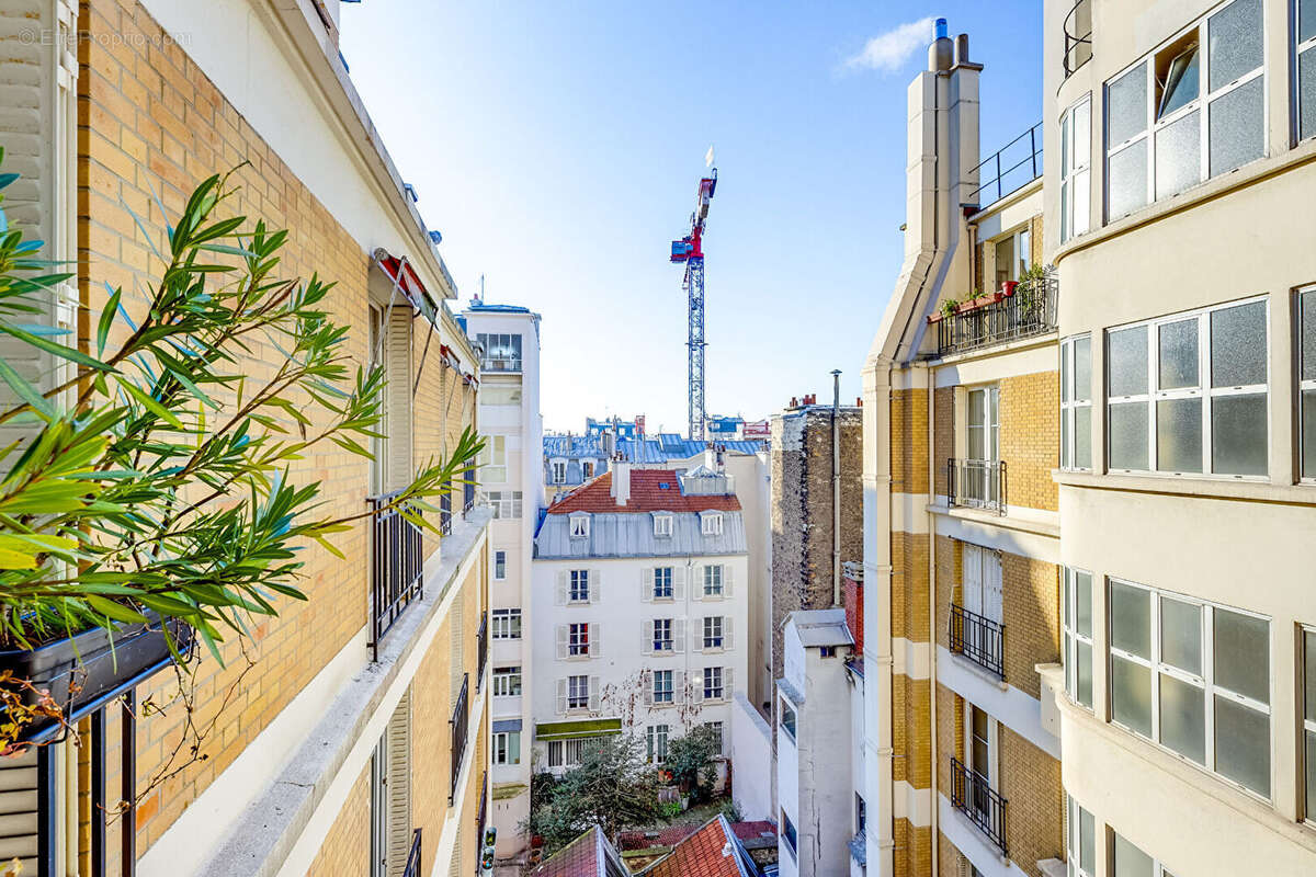 Appartement à PARIS-17E