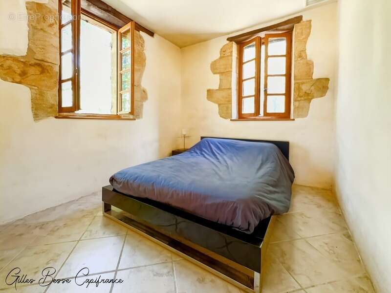 Maison à MAUZAC-ET-GRAND-CASTANG