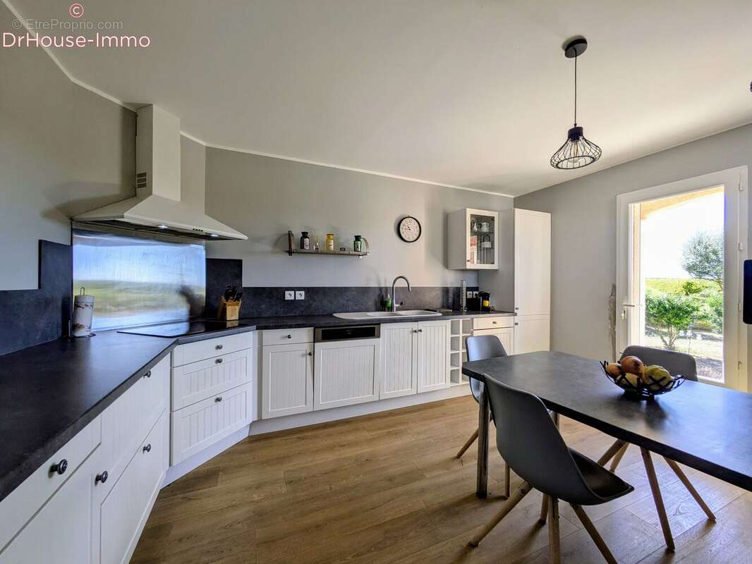 Maison à LEZAN