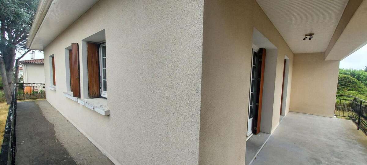 Maison à LA ROCHE-CHALAIS