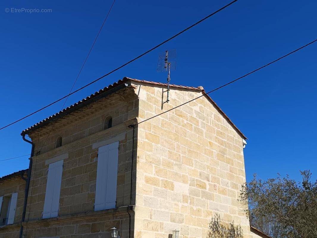 Maison à SAINT-MEDARD-DE-GUIZIERES
