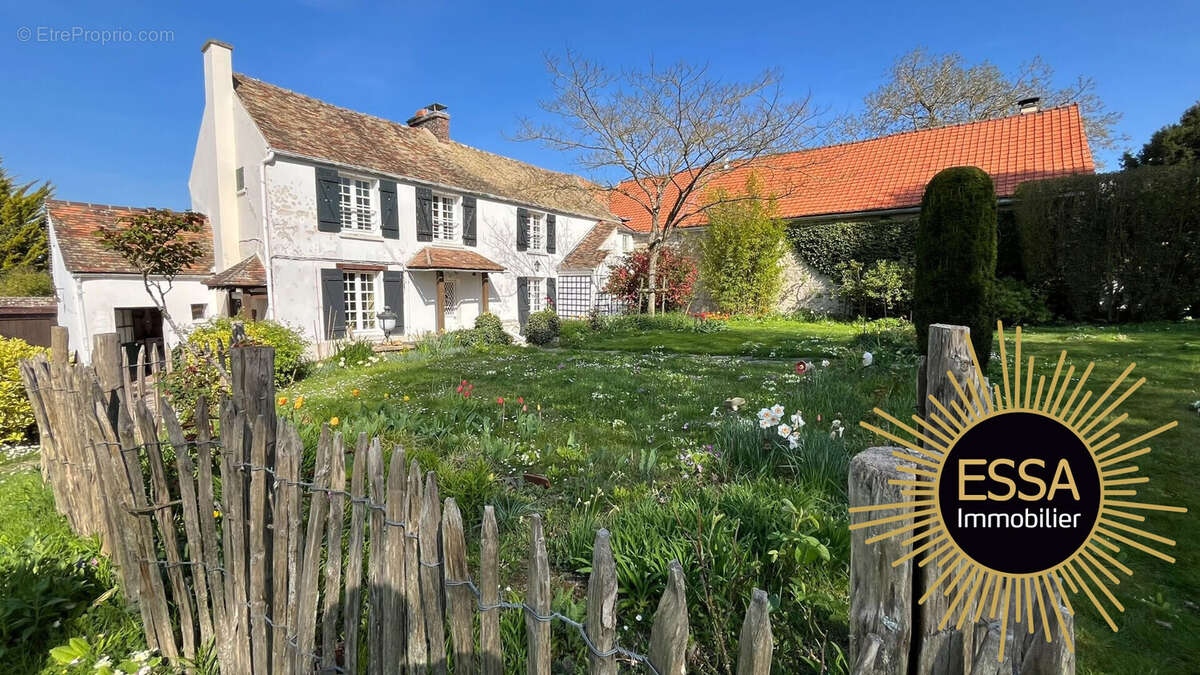 Maison à NEAUPHLE-LE-CHATEAU