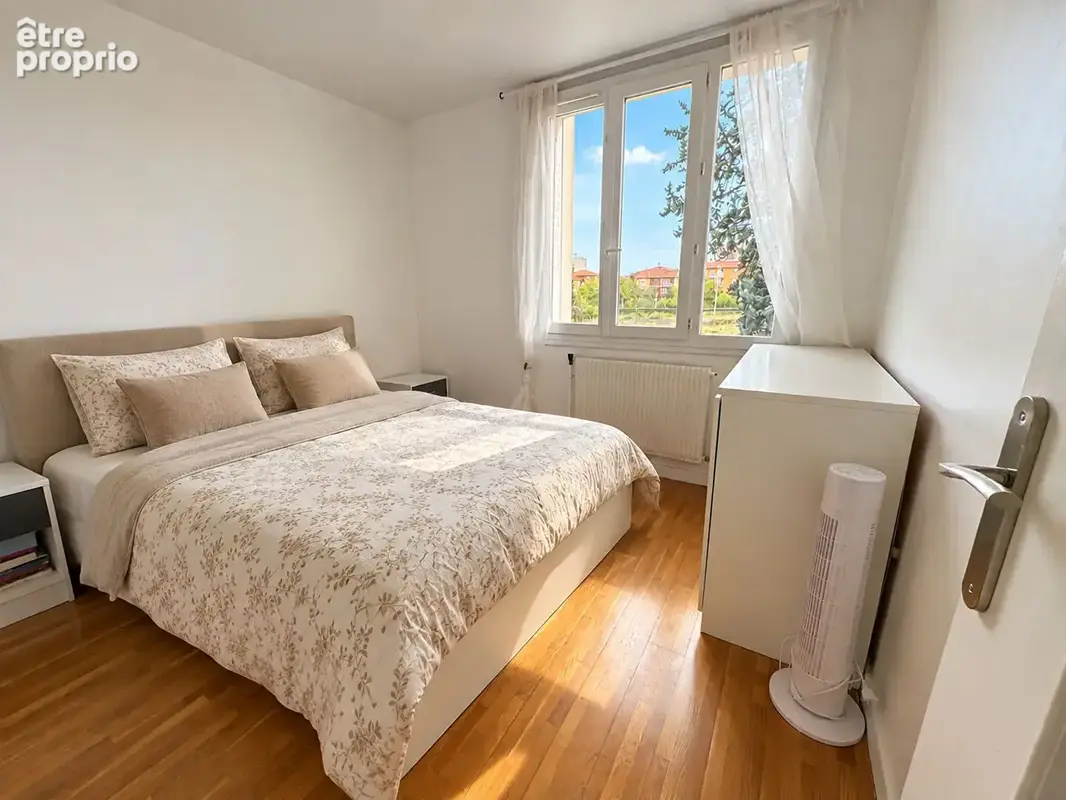 Au Coteau, appartement T3 rénové de 65 m² avec balcon et 2 caves. Petite copropriété verdoyante, stationnement facile et garage  - photo 6