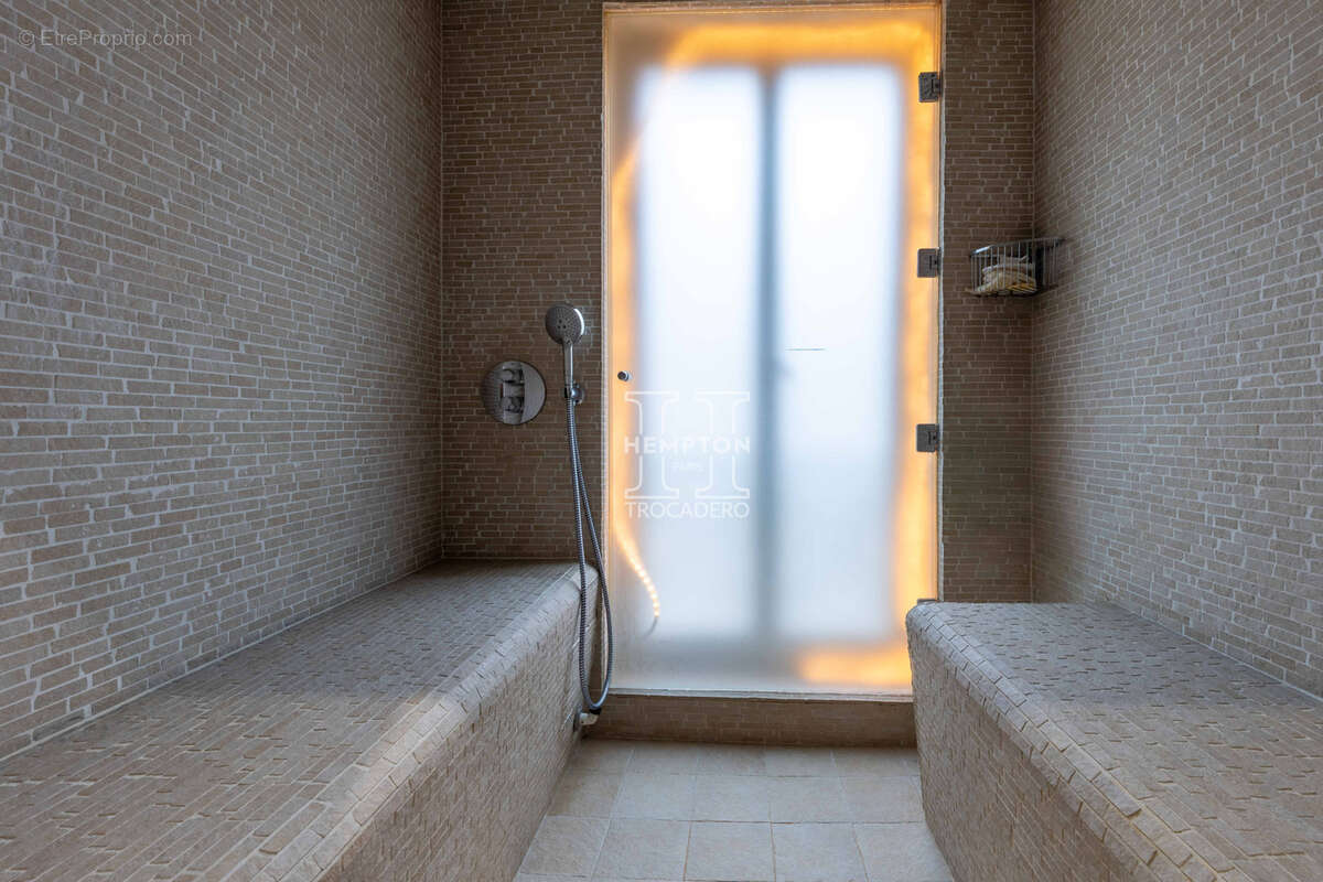 Appartement à PARIS-8E