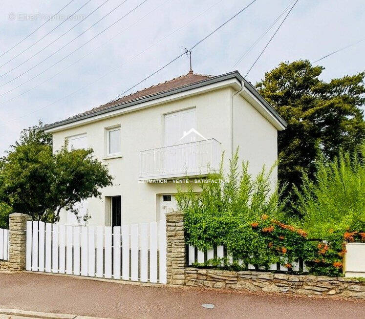 Pavillon individuel de 82 m2 hab avec 3 chambres - Maison à DESCARTES