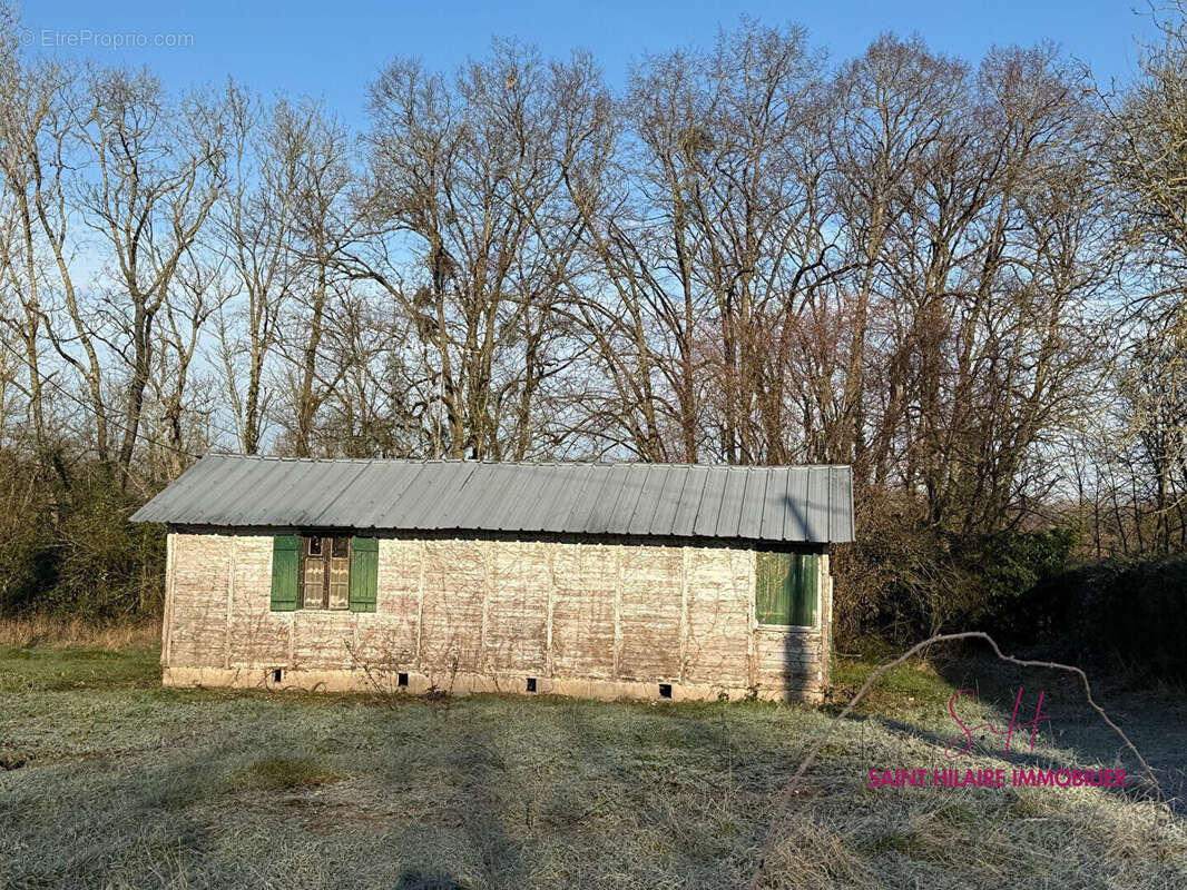 Terrain à SAINT-HILAIRE-SAINT-MESMIN