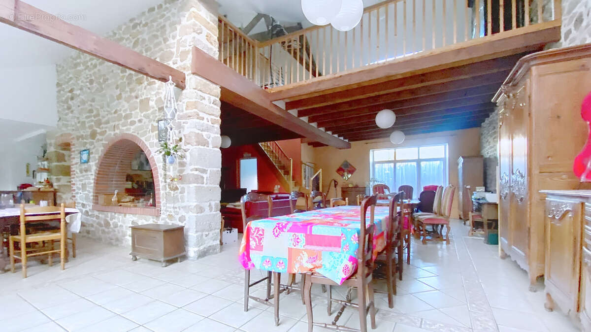 Maison à SAINT-PIERRE-EGLISE