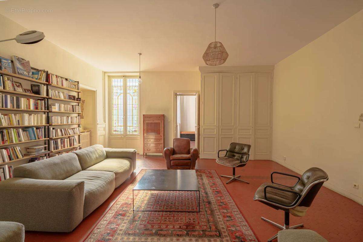 Appartement à MARSEILLE-1E