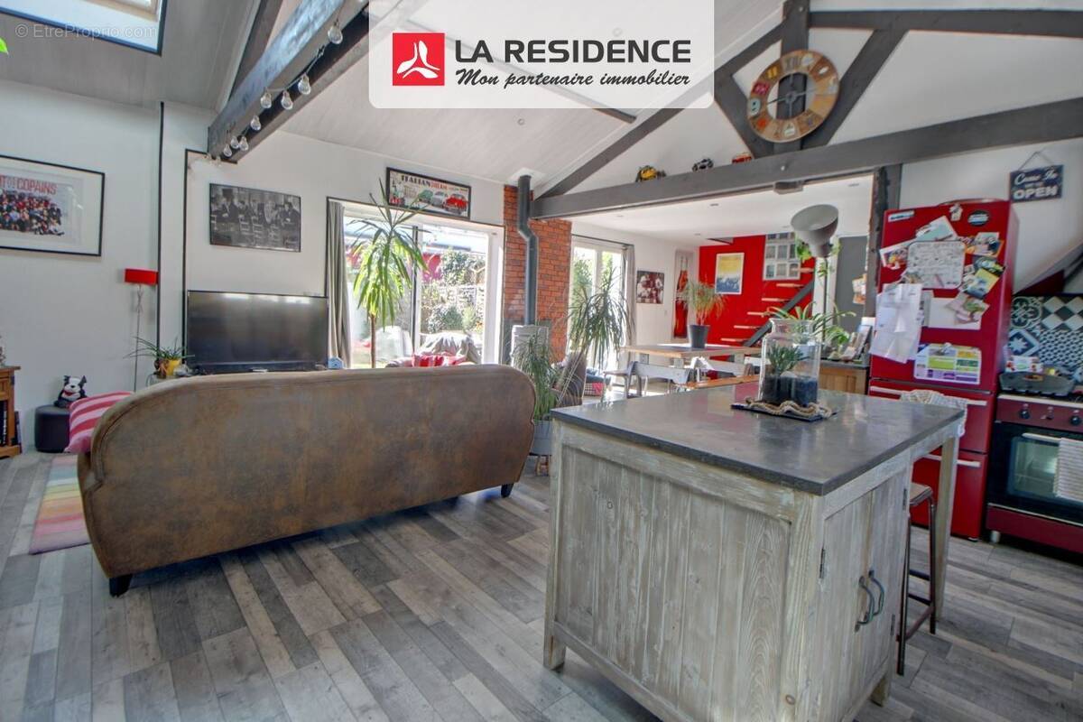 Maison à LES CLAYES-SOUS-BOIS