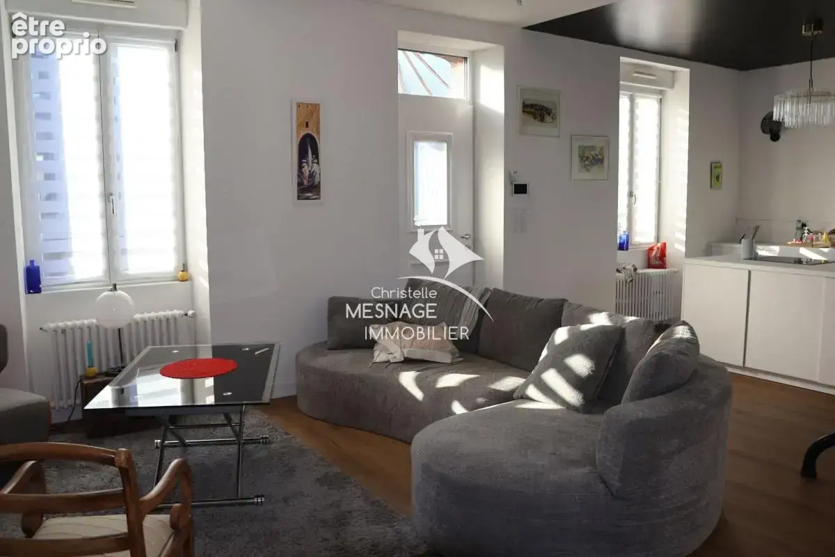 À vendre chez Christelle Mesnage Immobilier. Au centre-ville - photo 2