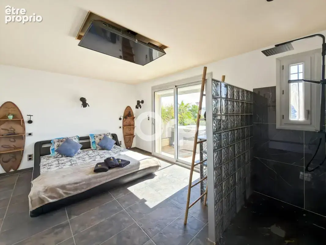 ** Cassis - Ensemble de trois appartements ** - photo 10
