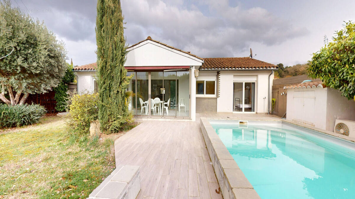 Maison à COURNANEL