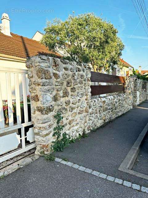 Maison à SAVIGNY-SUR-ORGE