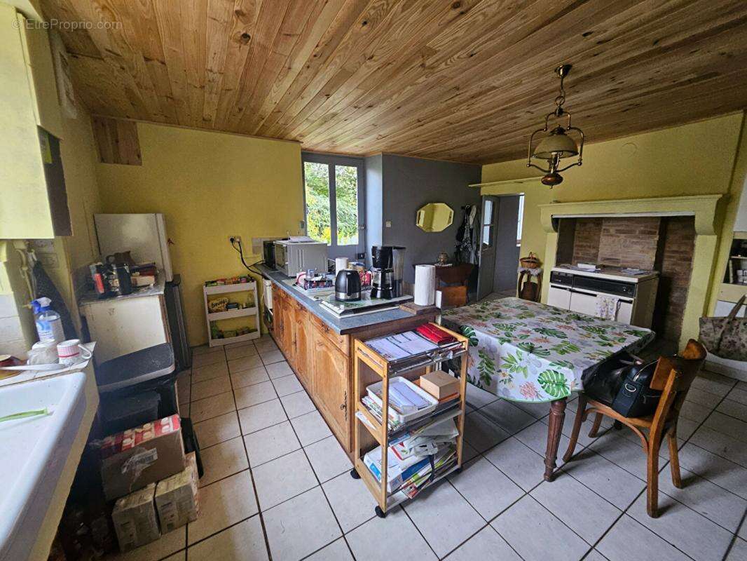 VIAGER Occupé, Maison 78 m2 à Bèze,130 000 - photo 3