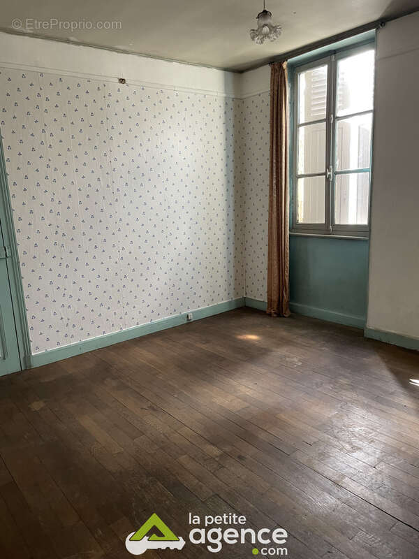 Maison à LA GUERCHE-SUR-L'AUBOIS