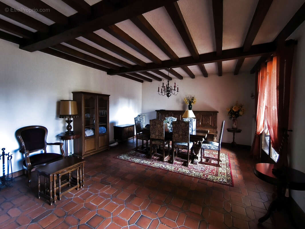 Maison à LA MONNERIE-LE-MONTEL