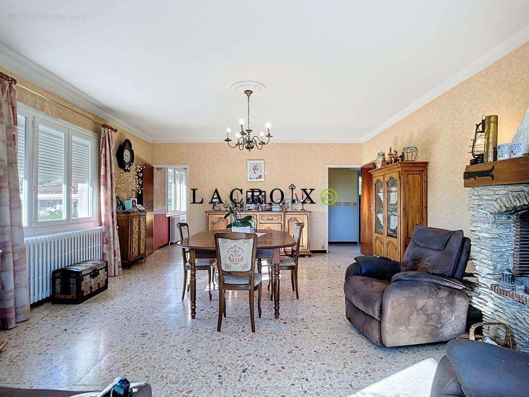 Maison à PERNES-LES-FONTAINES