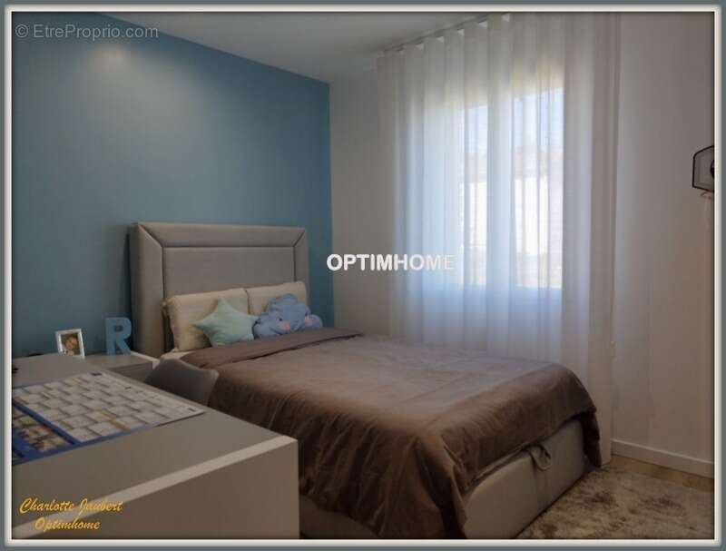 Maison à VILLEBOIS-LAVALETTE