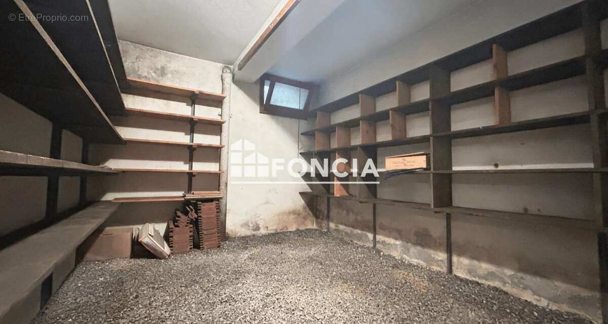 Vaste maison 4 chambres, combles exploitables, deux garages doubles sur terrain arboré 1108m2 Scionzier centre - photo 15