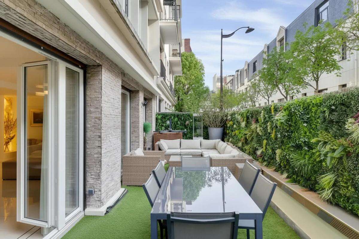 Appartement à NEUILLY-SUR-SEINE