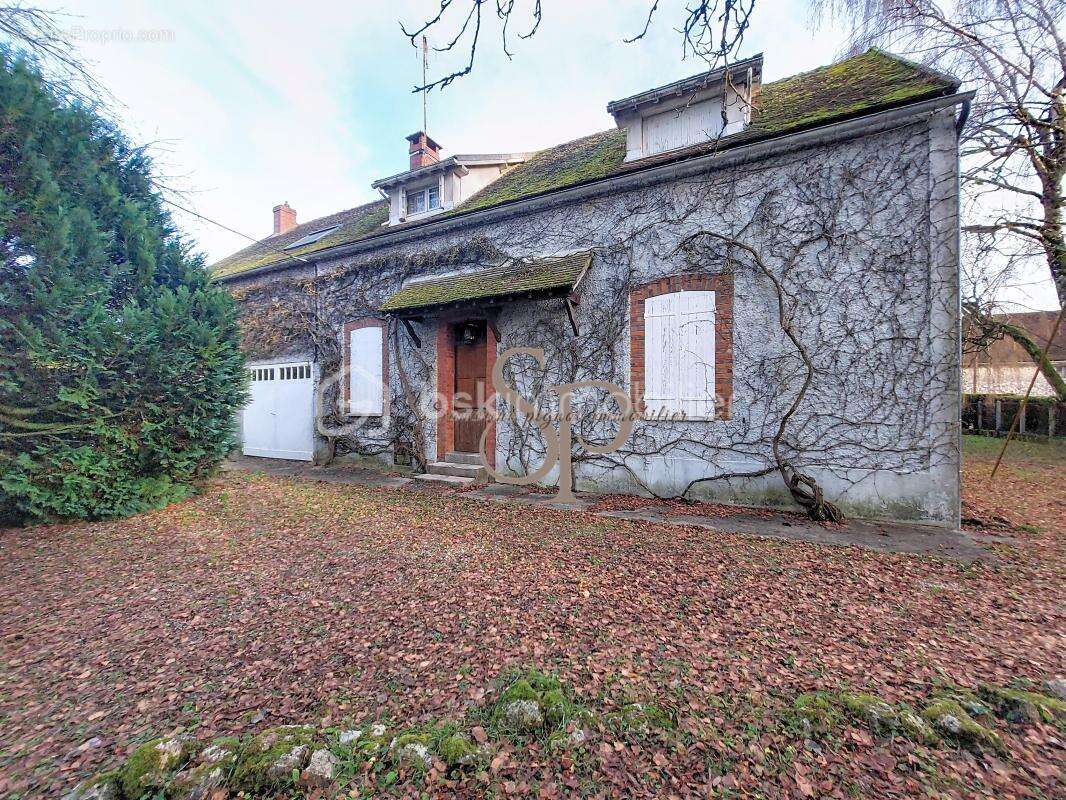 Maison à LORREZ-LE-BOCAGE-PREAUX