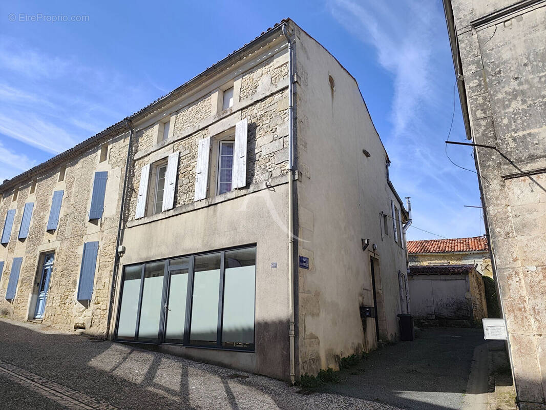 Maison à BURIE