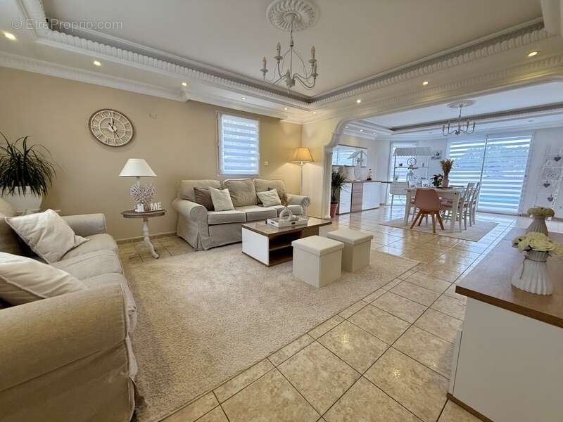 Maison à VILLEVEQUE