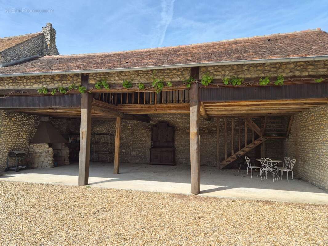 Maison à ORMOY-LA-RIVIERE