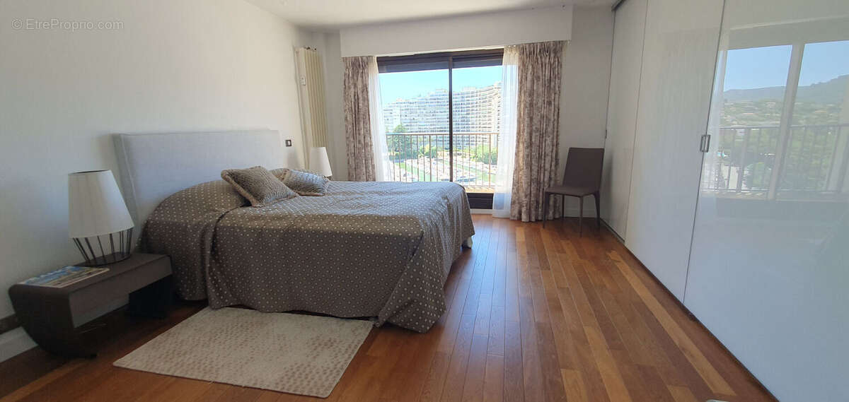 Appartement à MANDELIEU-LA-NAPOULE