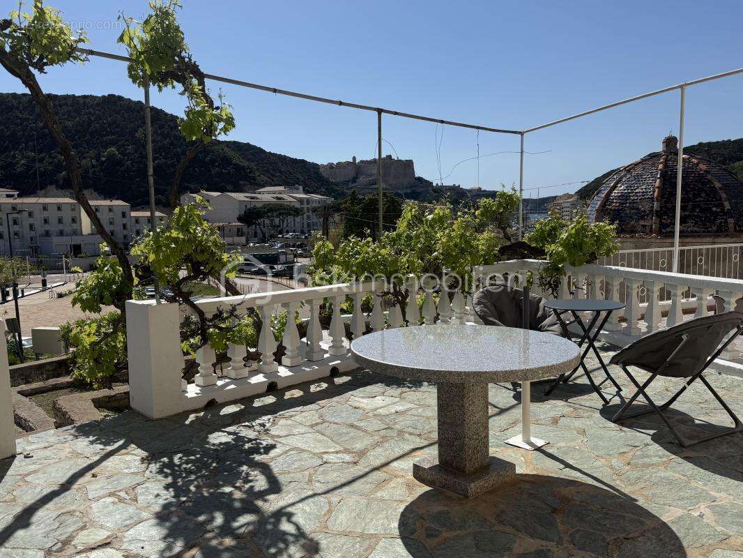 maison de plain pied avec vue imprenable sur le port de Bonifacio - photo 3