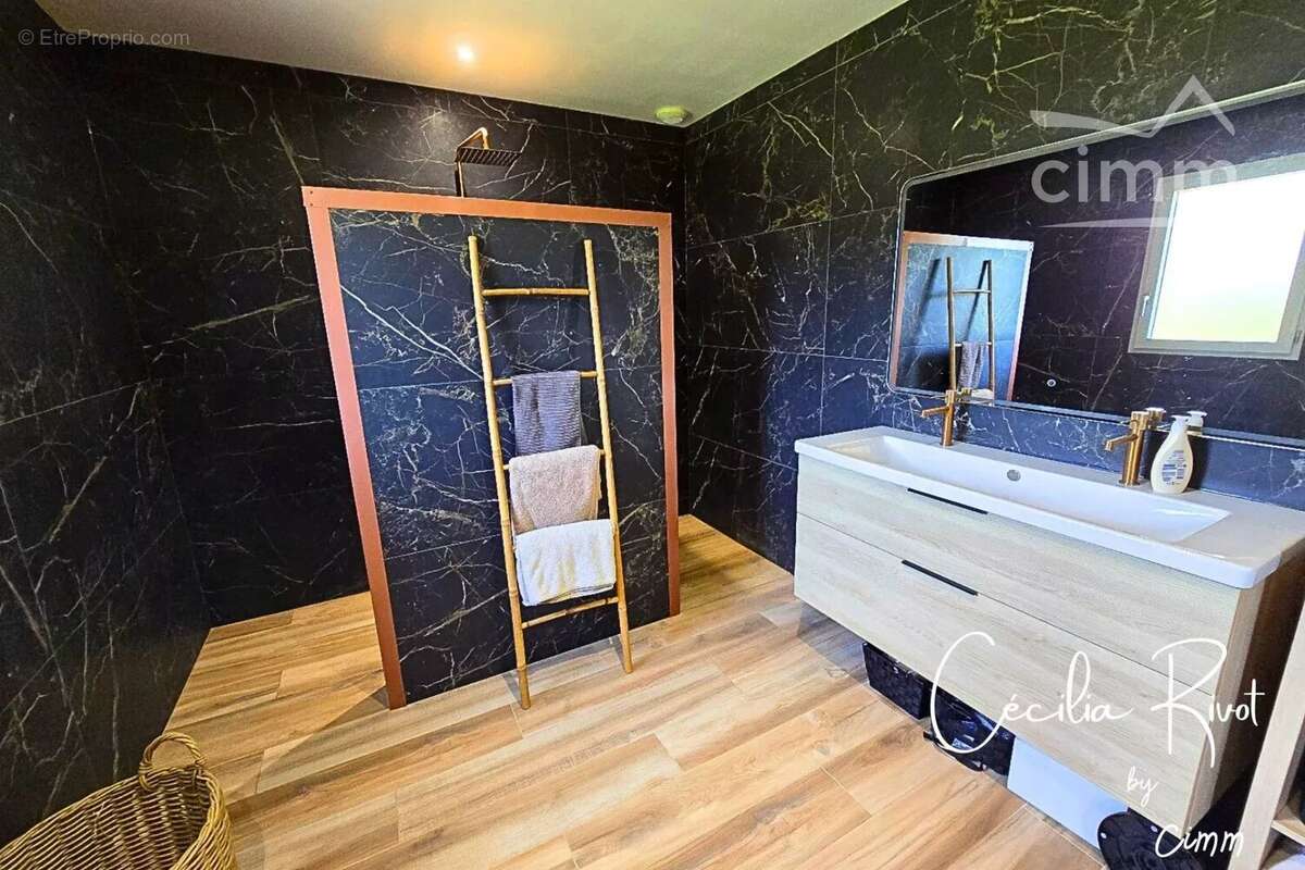 Maison à LA CHAPELLE-AUBAREIL