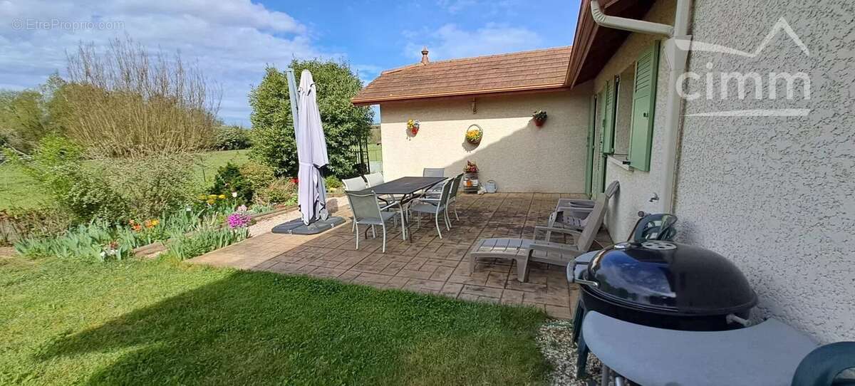Maison à VEZERONCE-CURTIN