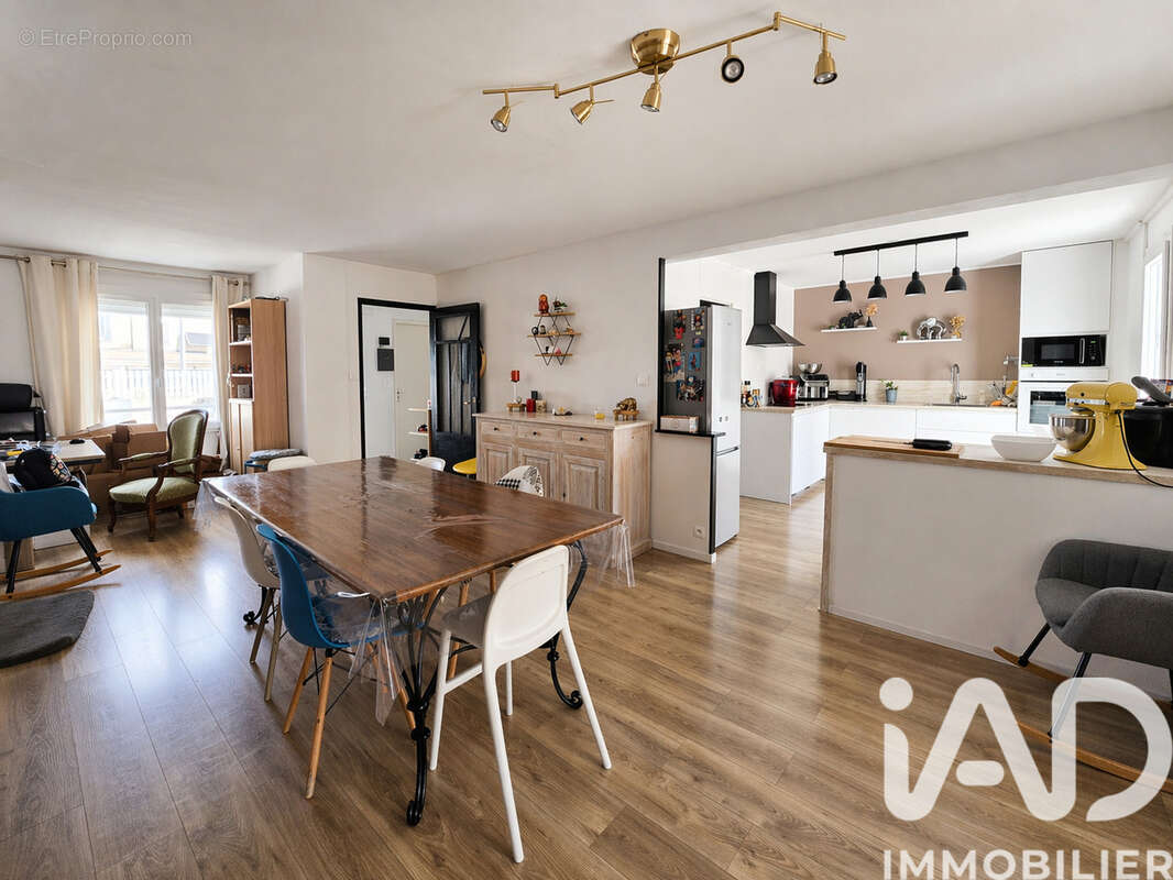 Photo 8 - Maison à LAUDUN-L'ARDOISE