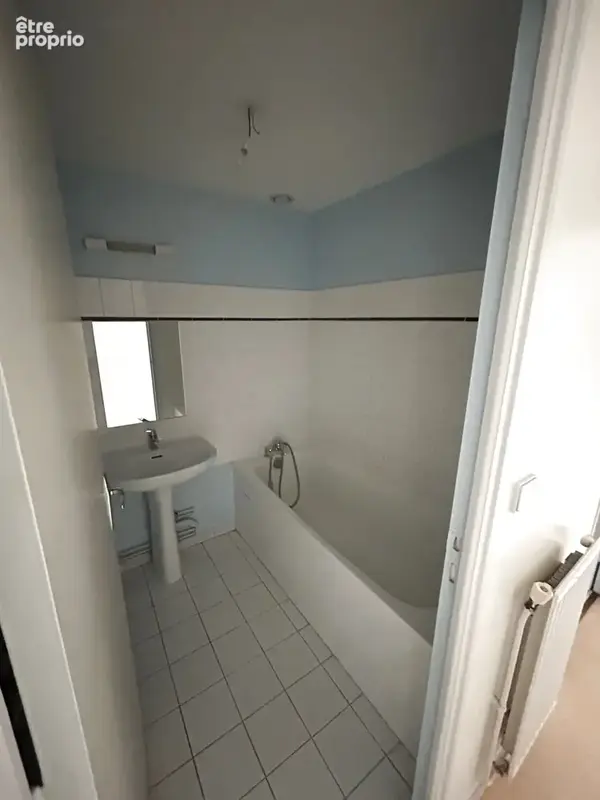 Type 3 dans immeuble de caractère - coeur de ville - photo 7
