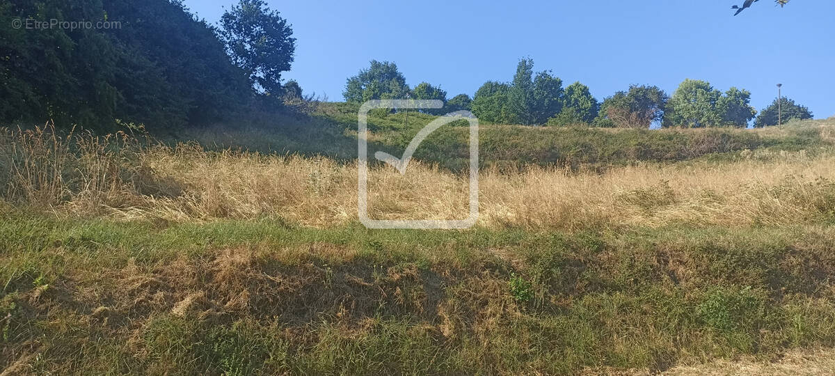 Terrain à DAMPNIAT