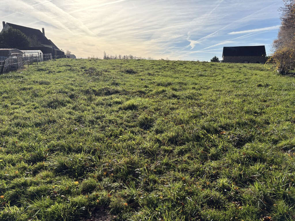 Terrain à BEYSSAC
