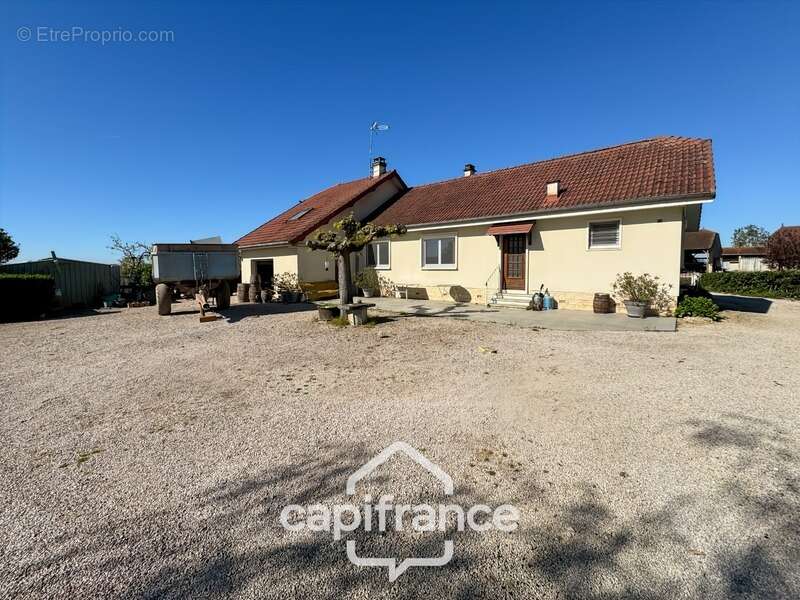 Maison de plain-pied 113 m² - 4 chambres avec fort potentiel à Tronchy - photo 15