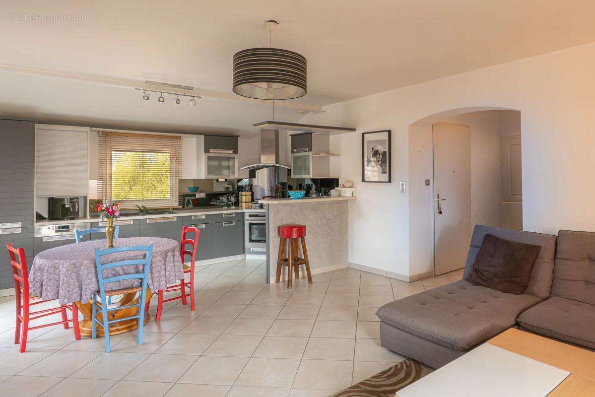 Appartement à VALENCIN