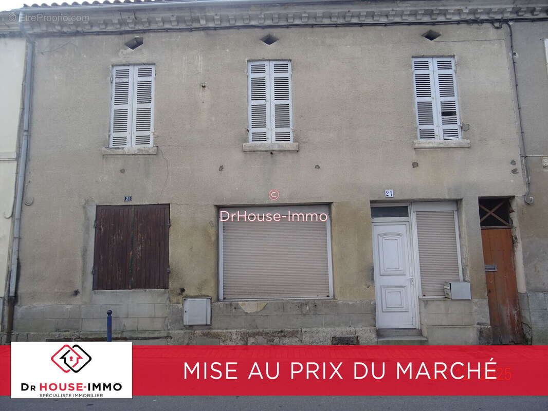 Maison à LA ROCHE-CHALAIS