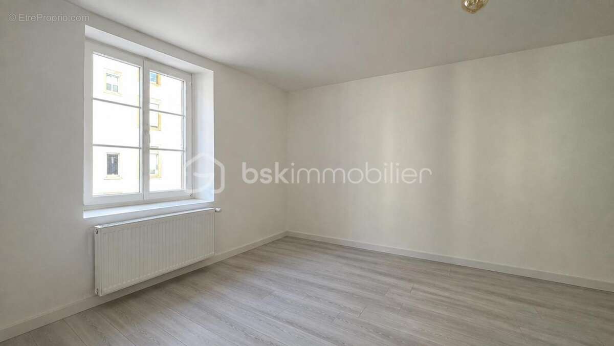 Maison familiale au centre du village avec dépendances ! - photo 12