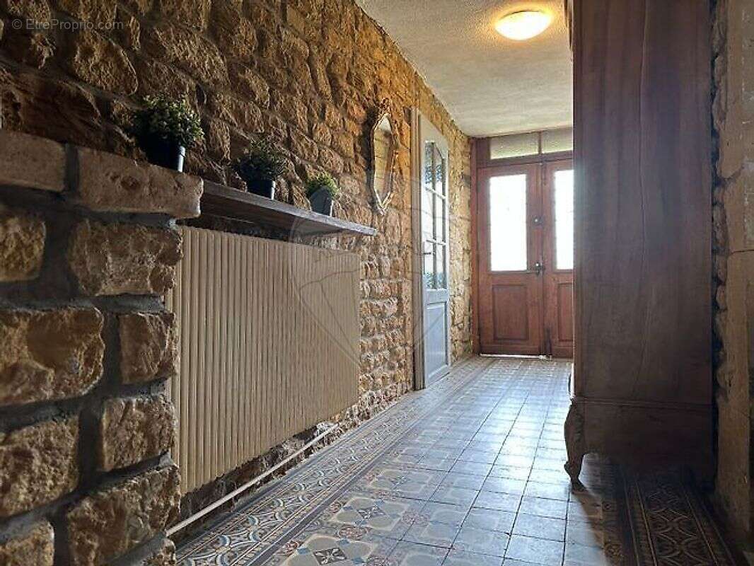 Maison à COSNES-ET-ROMAIN