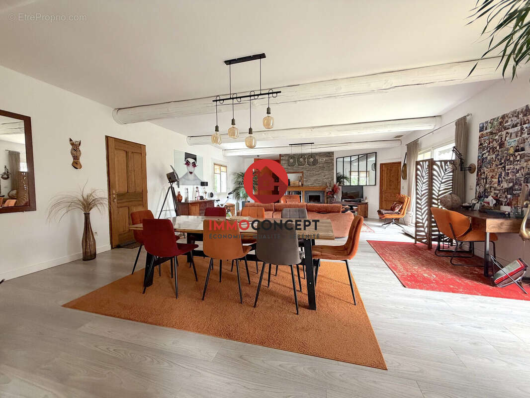 Maison à LAUDUN-L'ARDOISE