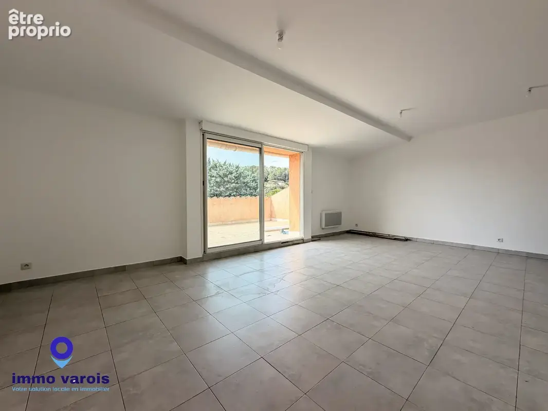 Pignans   t4 dernier étage avec terrasse de 28 m2 et garage - photo 2