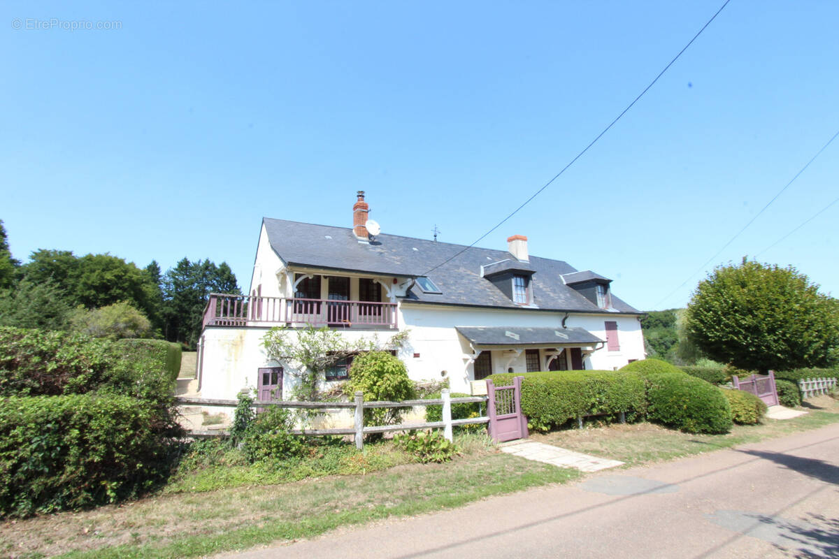 Maison à SAINT-AUBIN-LES-FORGES